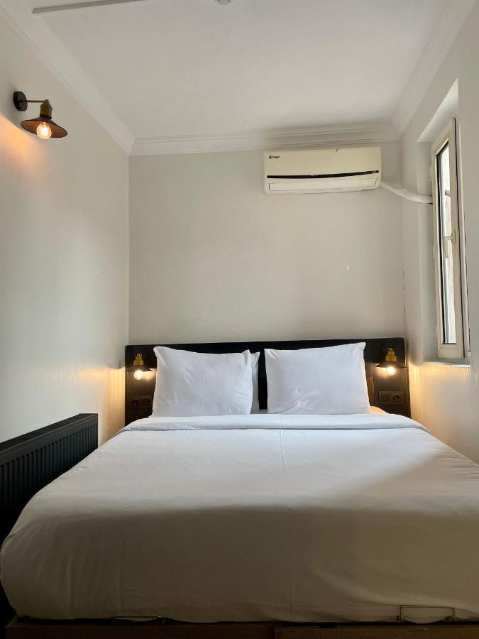 Mates Istiklal Suites Истанбул Екстериор снимка