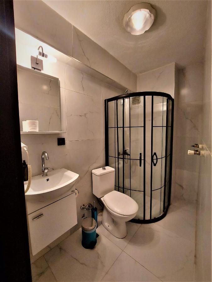 Mates Istiklal Suites Истанбул Екстериор снимка